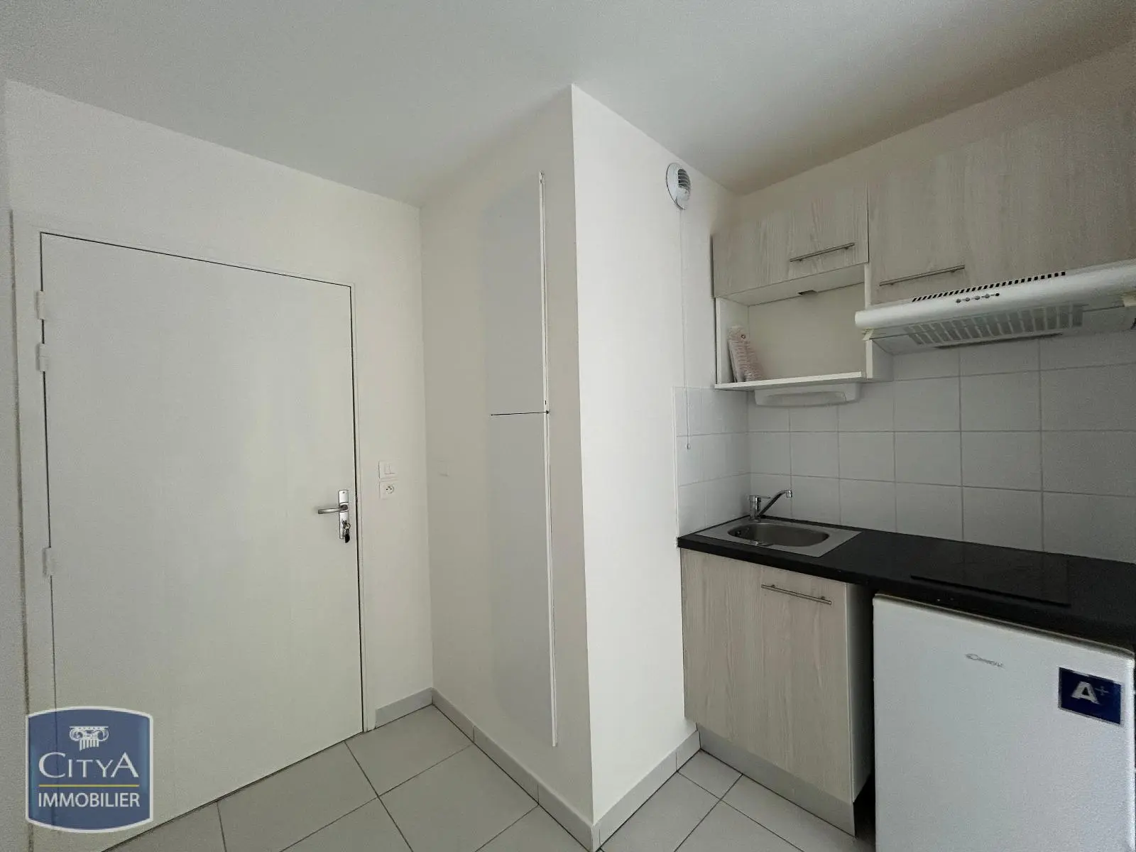 Photo 2 Appartement 1 pièce 27.95m²