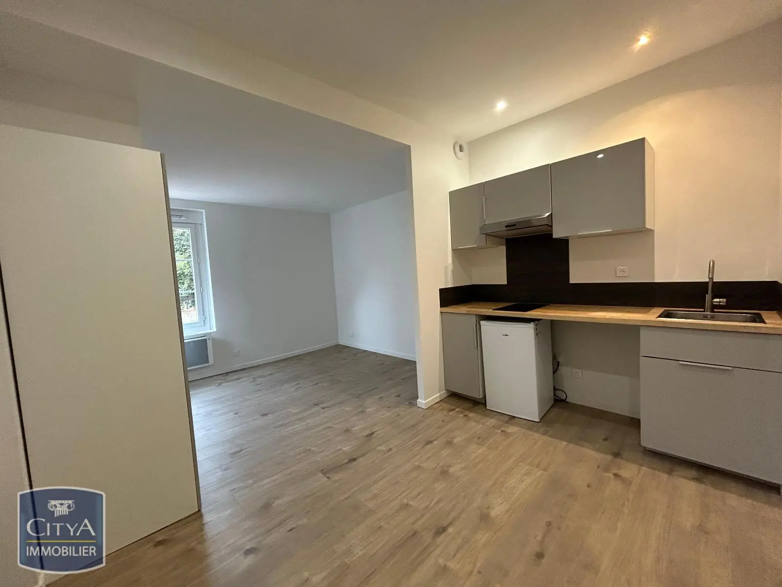 Photo 1 Appartement 1 pièce 21.8m²