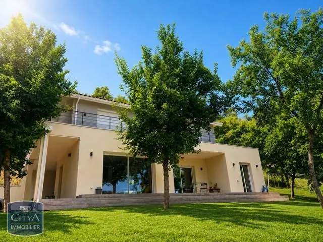 Photo 1 Maison 5 pièces 143.6m²
