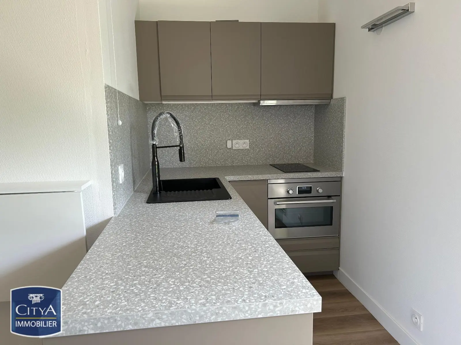 Photo 1 Appartement 1 pièce 28m²