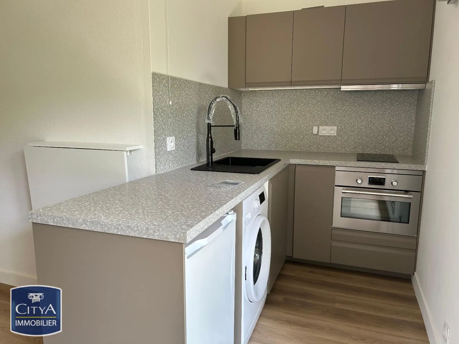Photo 2 Appartement 1 pièce 28m²