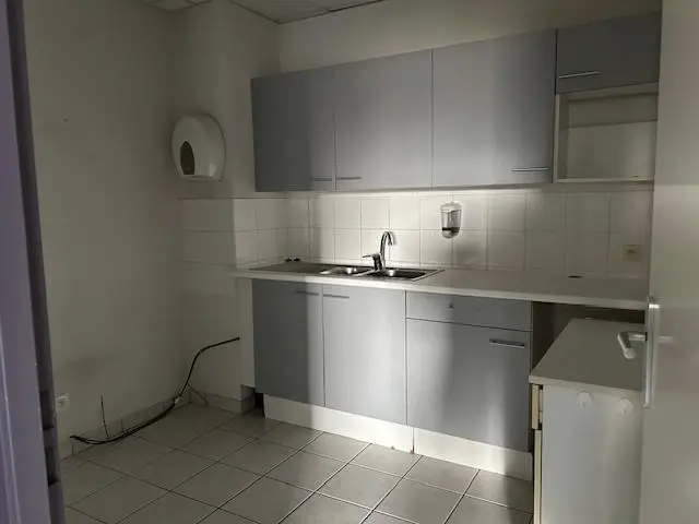 Photo 6 Local Professionnel 850m²