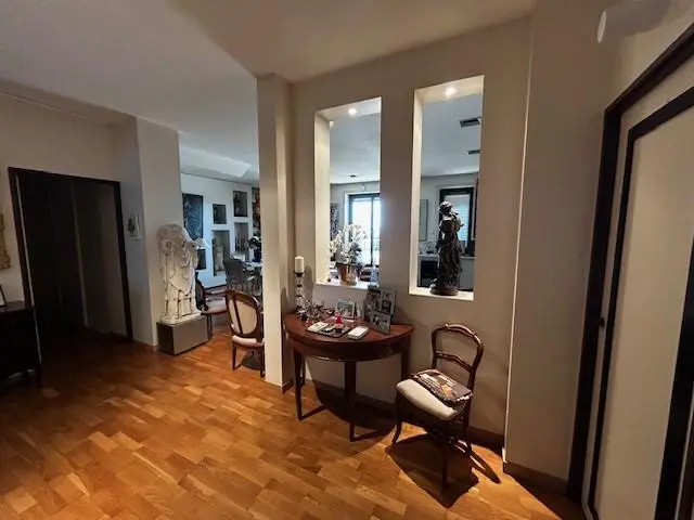 Photo 8 Appartement 5 pièces 157m²