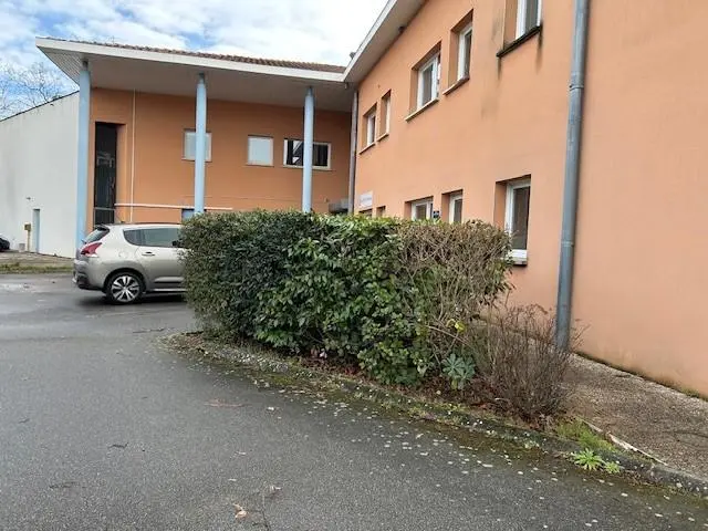 Photo 3 Local Professionnel 850m²