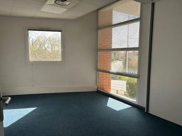 Photo 4 Local Professionnel 850m²