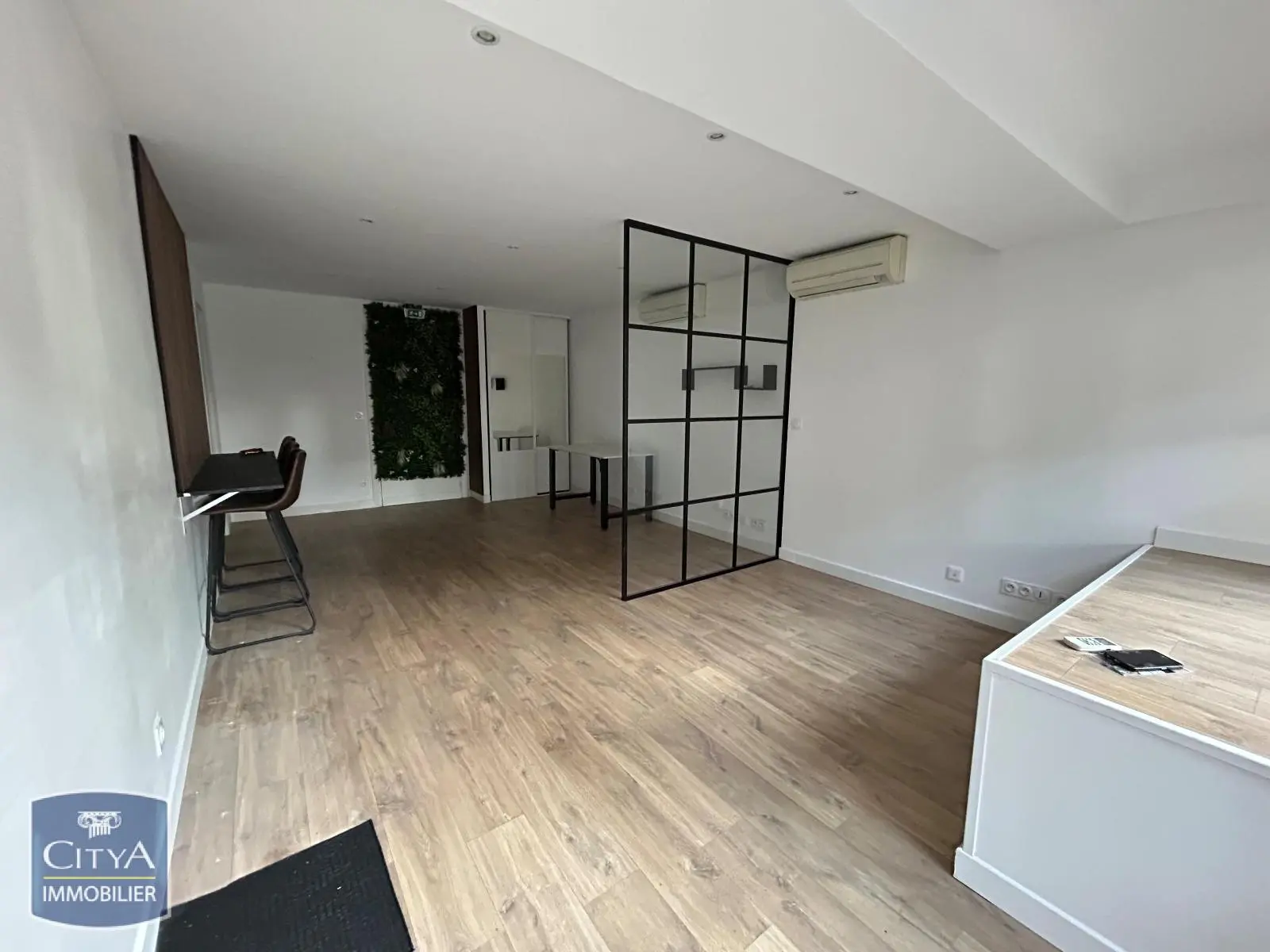 Photo 2 Local Professionnel 2 pièces