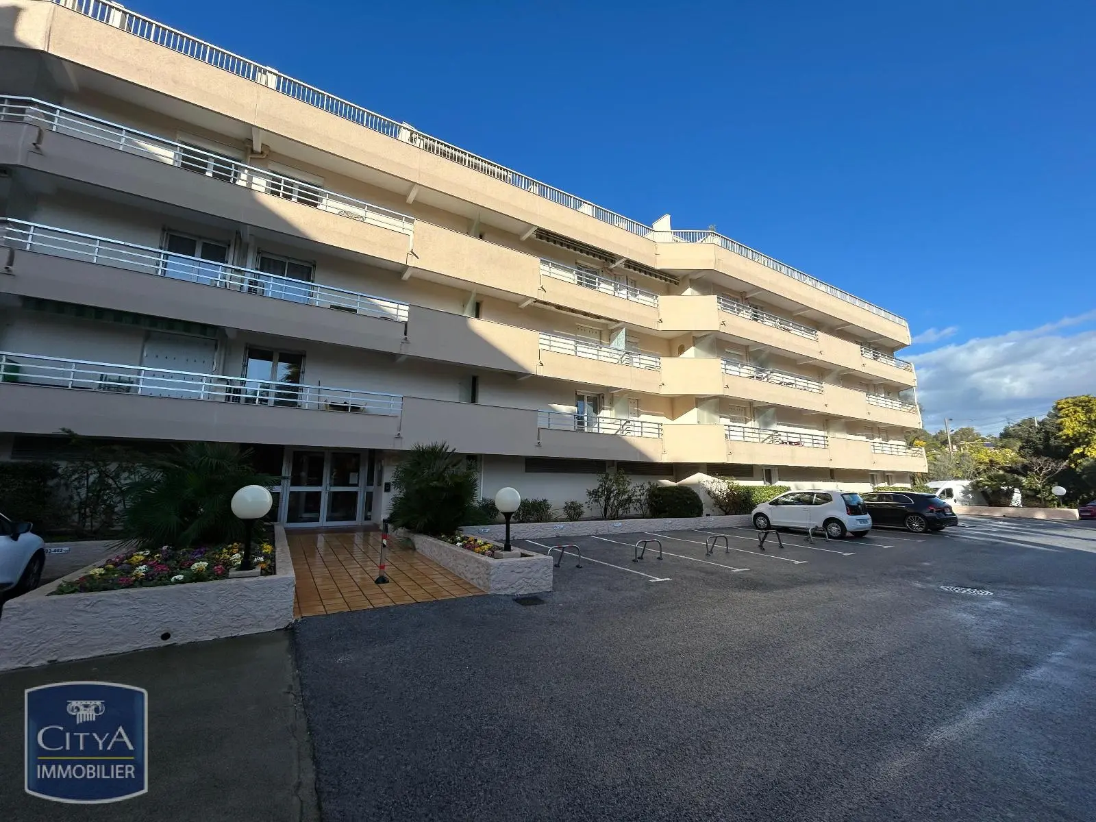 Photo 1 Appartement 1 pièce 17.6m²