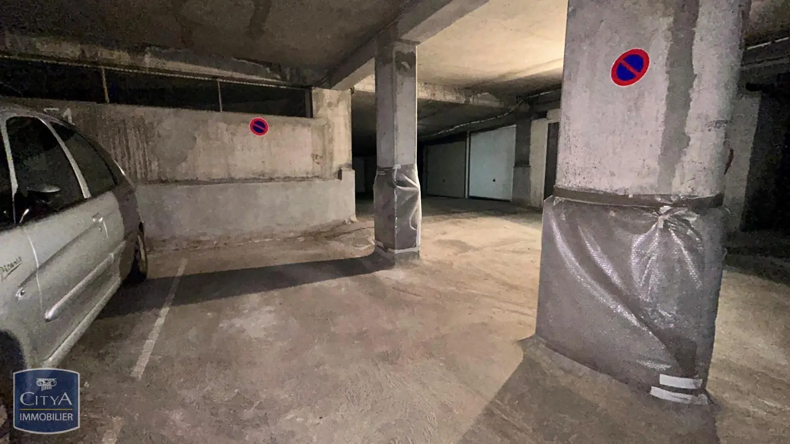 Photo 1 Parking