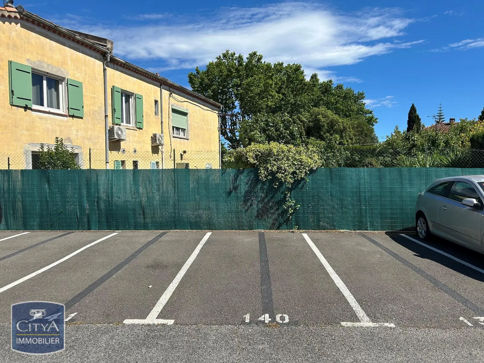 Photo 2 Parking