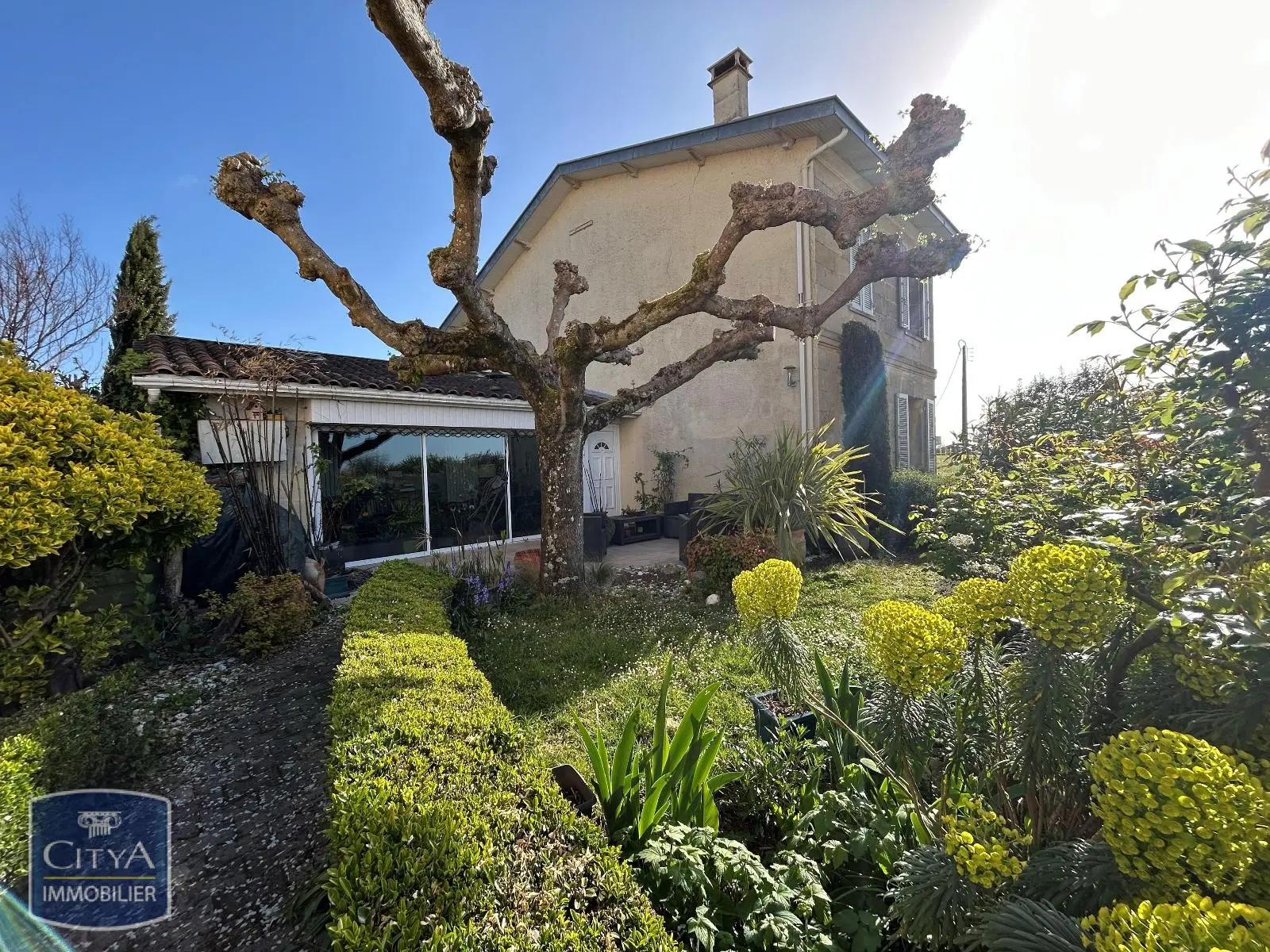 Photo 1 Maison 5 pièces 180m²