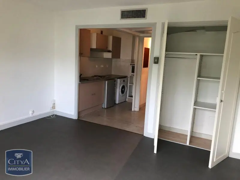 Photo 1 Appartement 1 pièce 27.84m²
