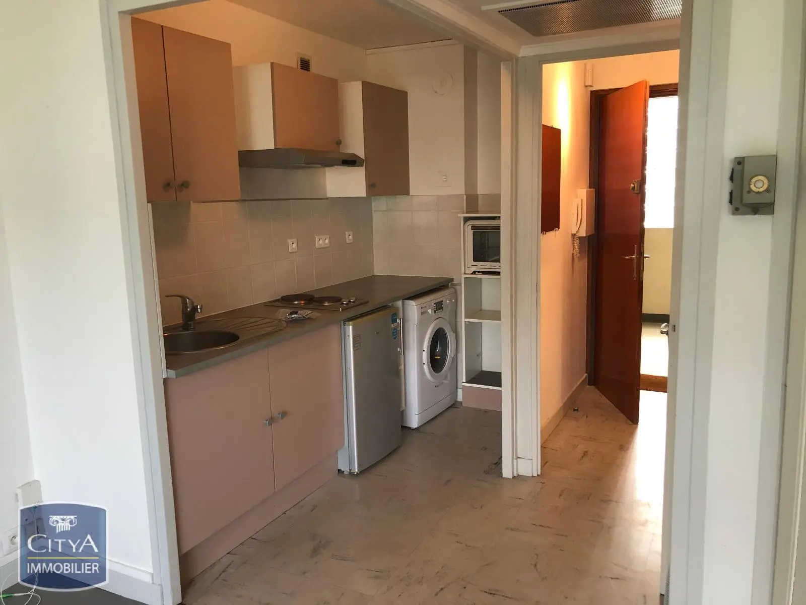 Photo 2 Appartement 1 pièce 27.84m²