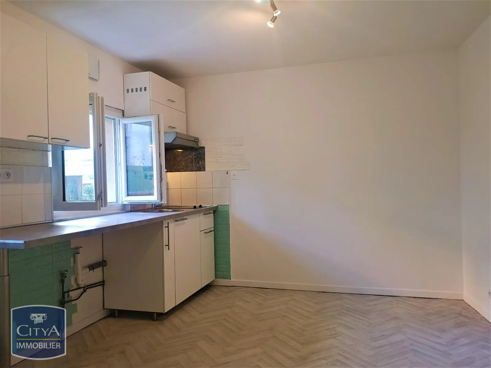 Photo 1 Appartement 1 pièce 23.28m²