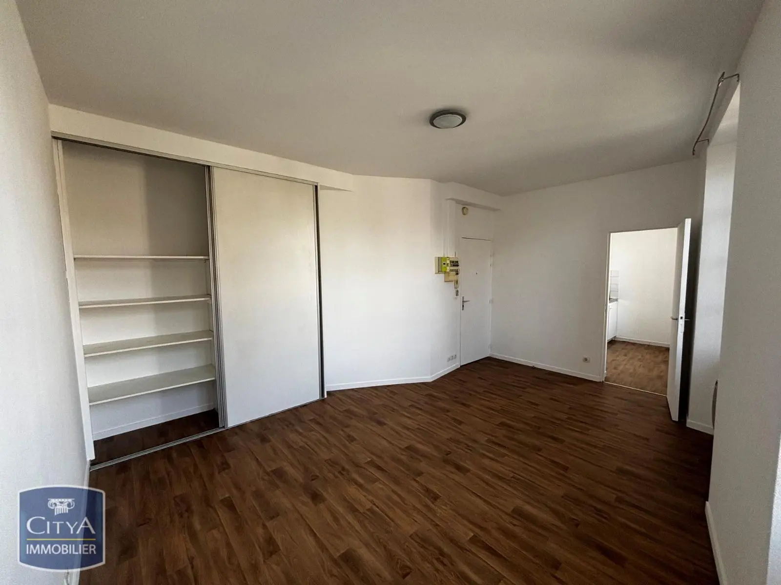 Photo 1 Appartement 1 pièce 28.5m²
