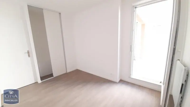 CHAMBRE AVEC PLACARD