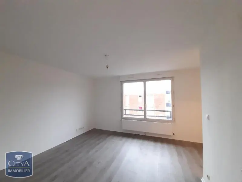 Photo 1 Appartement 1 pièce 28m²