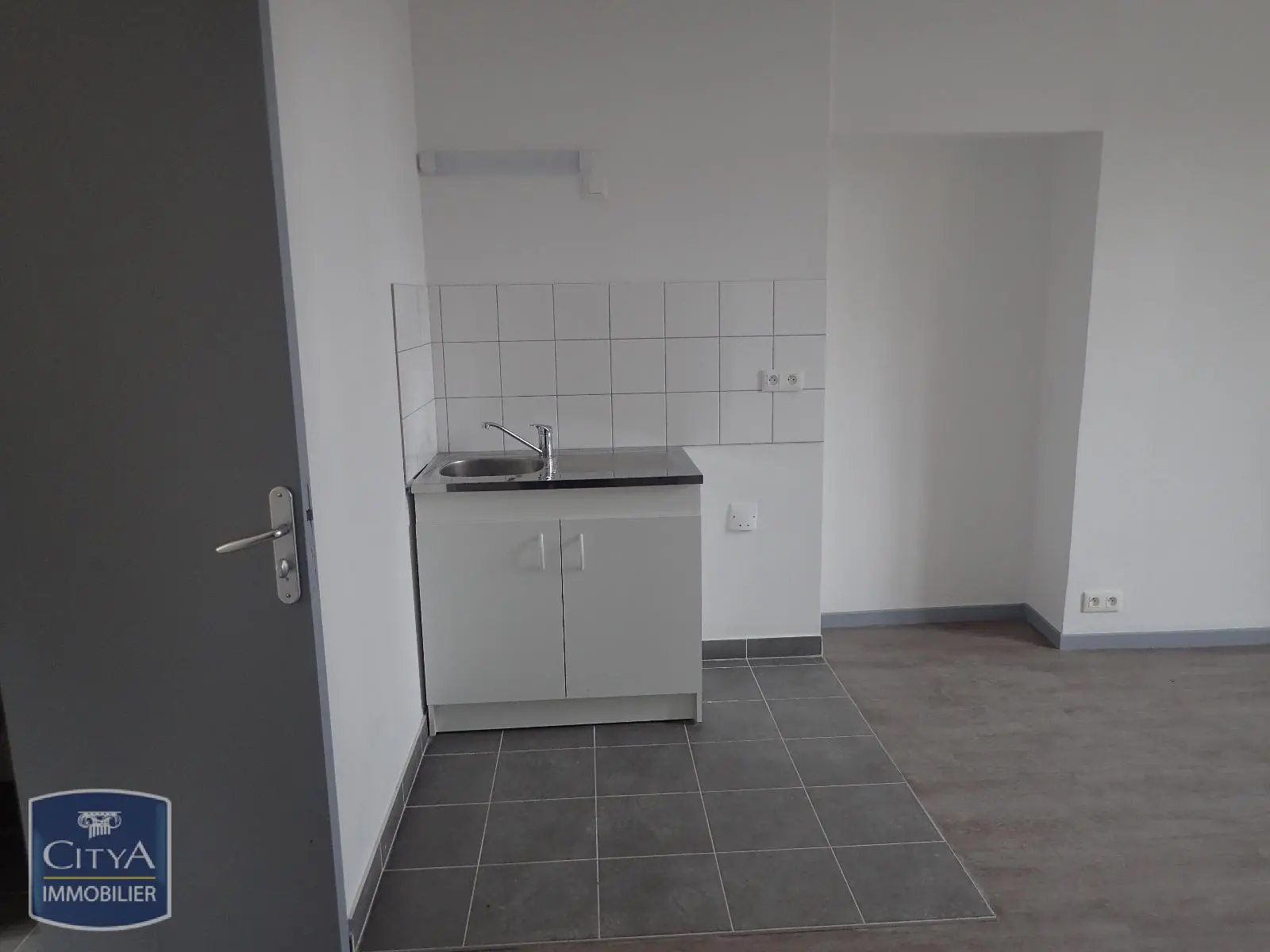 Photo 1 Appartement 1 pièce 18.08m²