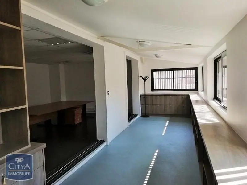 Photo 3 Local Commercial 220m²