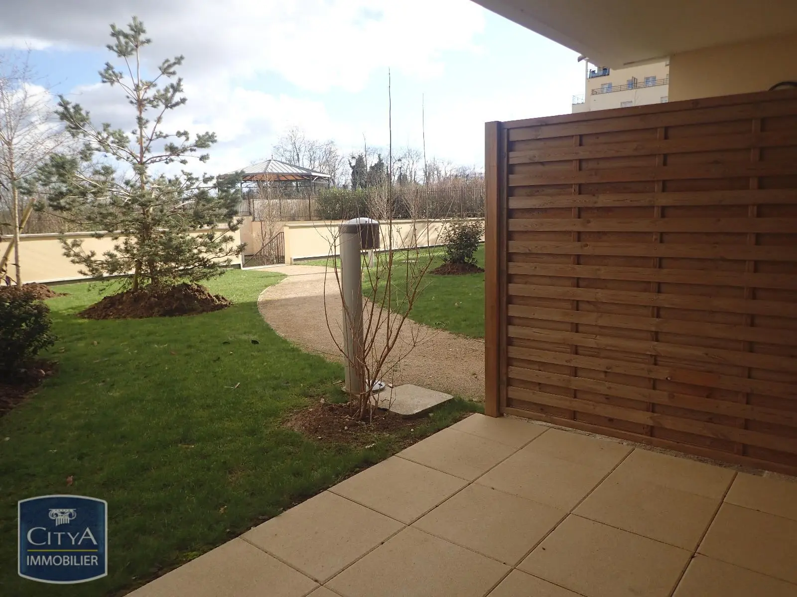 Photo 2 Appartement 1 pièce 24.42m²