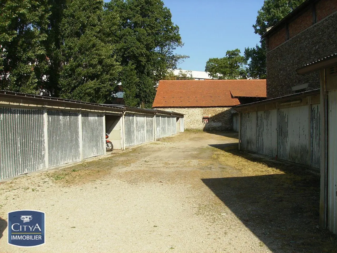 Photo 1 Parking