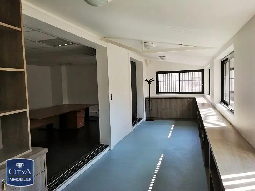 Photo 3 Local Commercial 220m²