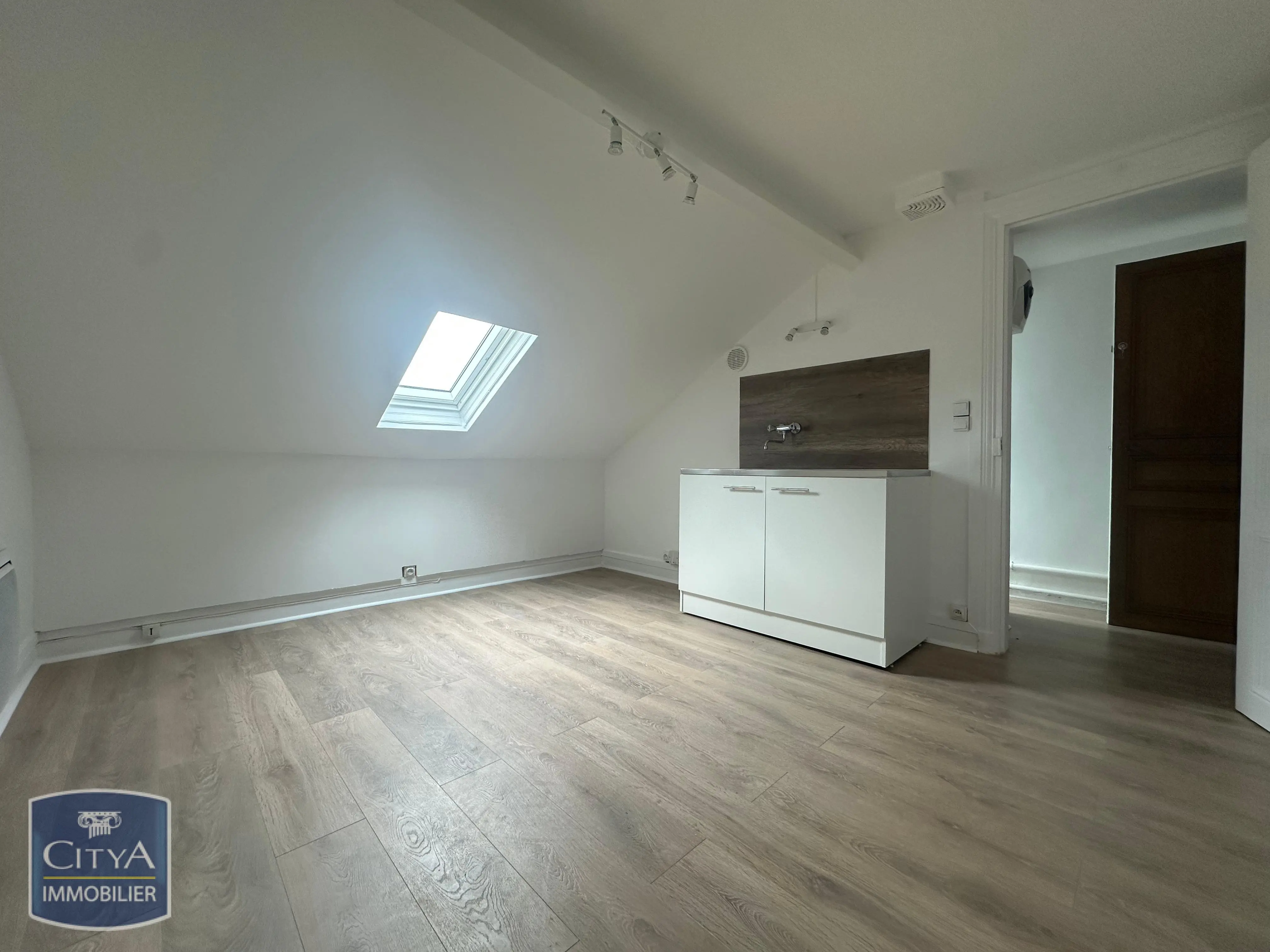 Photo 2 Appartement 1 pièce 11.39m²