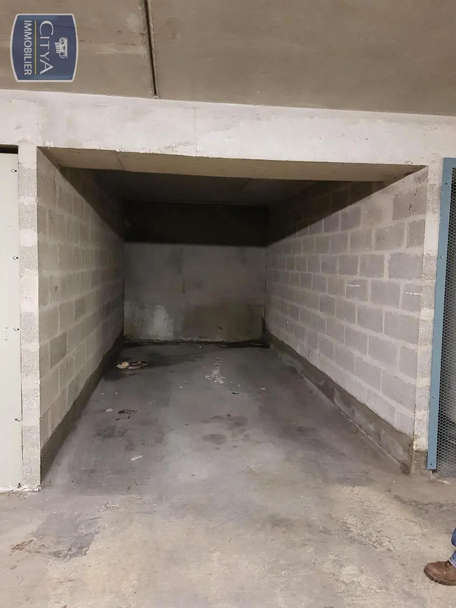 Photo 2 Parking