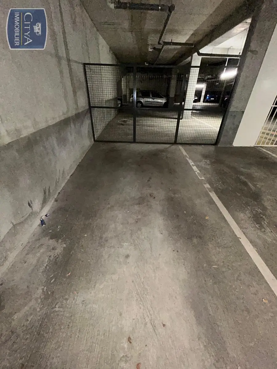 Photo 1 Parking
