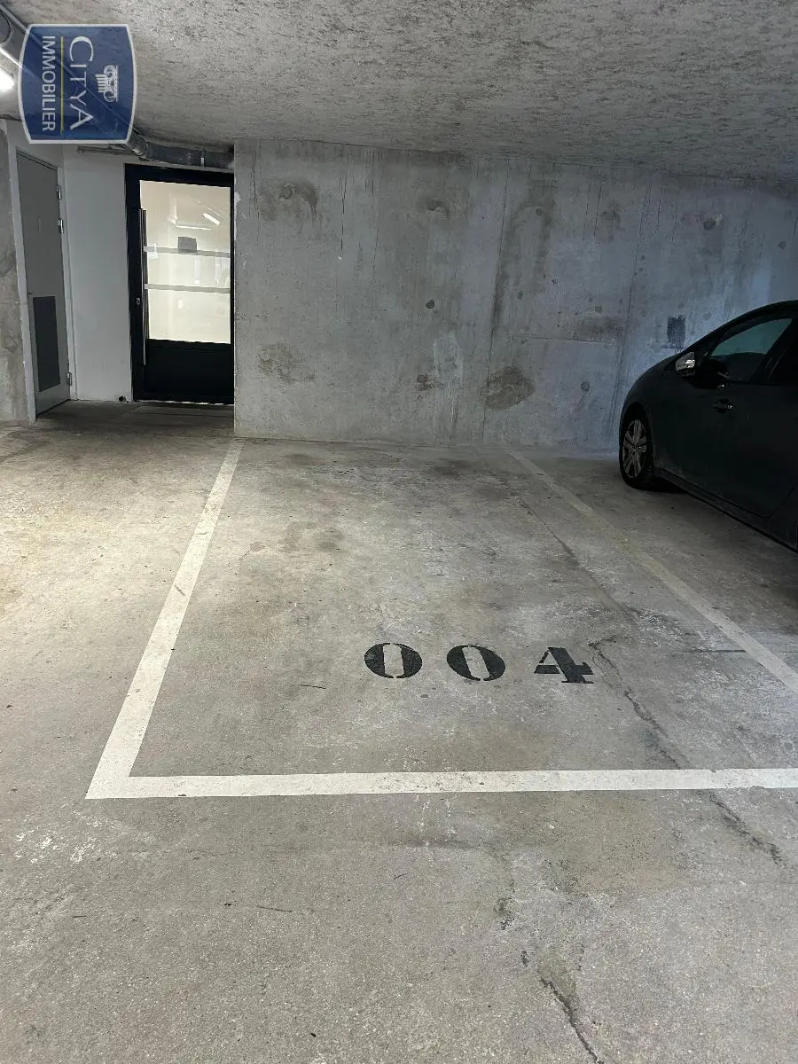 Photo 1 Parking