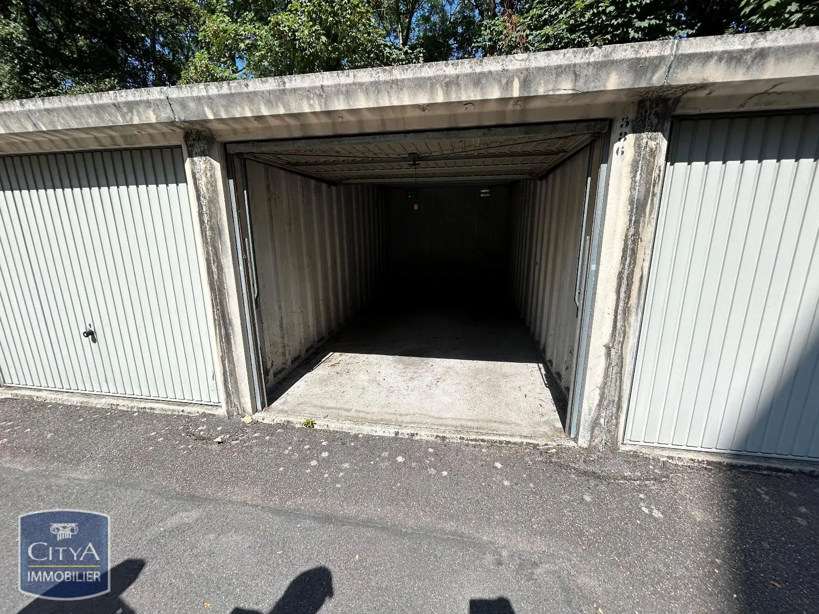 Photo 2 Parking