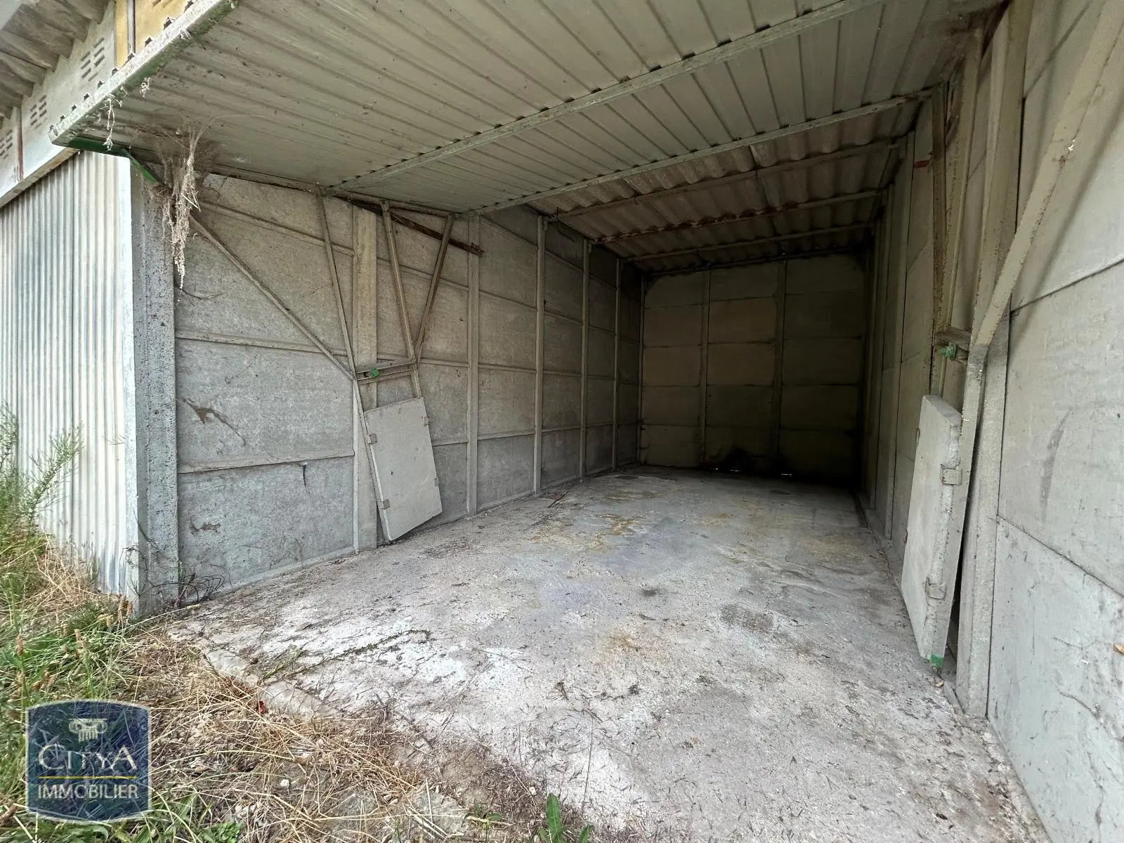 Photo 2 Parking