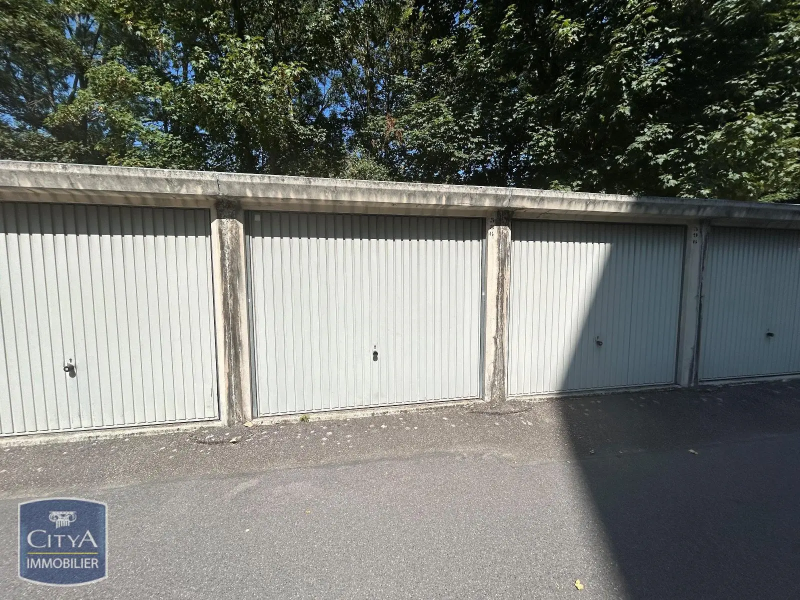 Photo 3 Parking