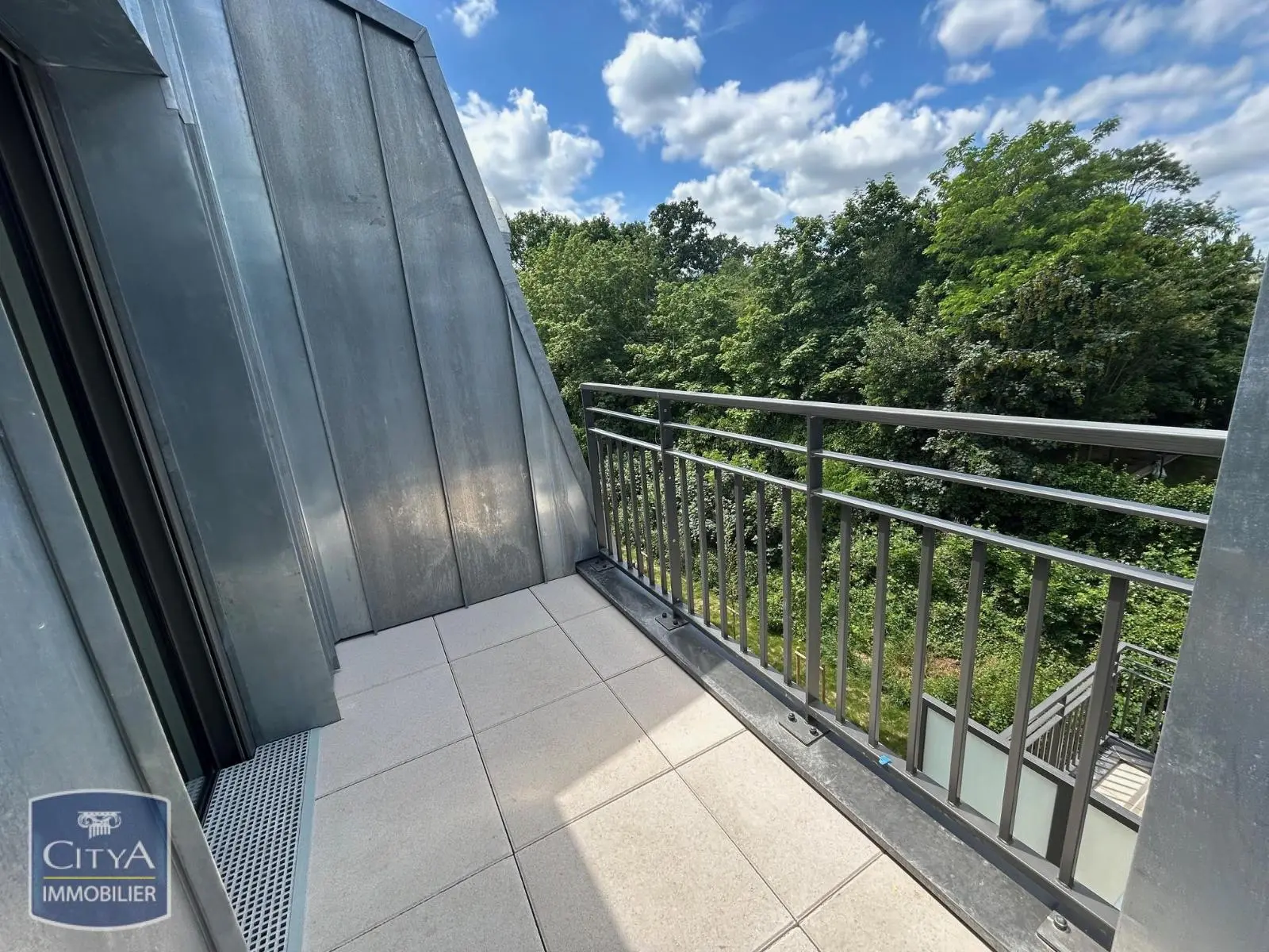 Photo 1 Appartement 1 pièce 28.44m²