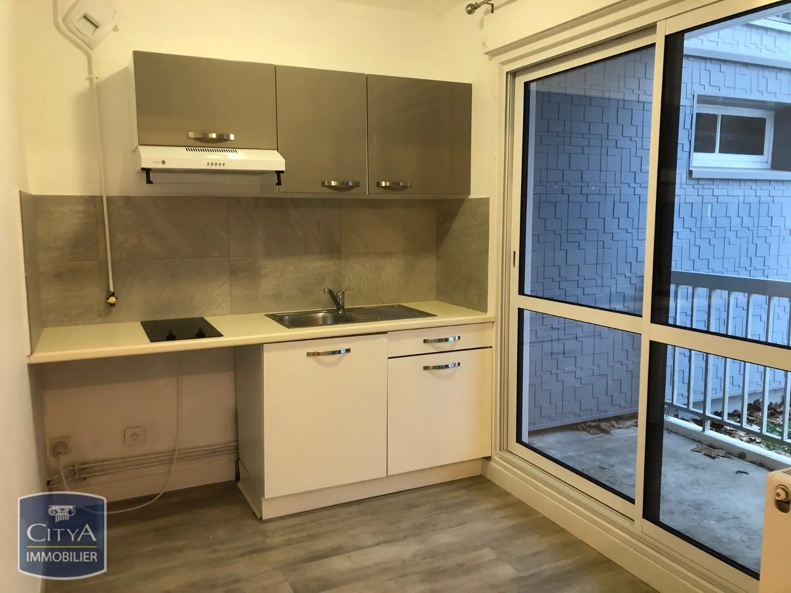 Photo 1 Appartement 1 pièce 28.09m²