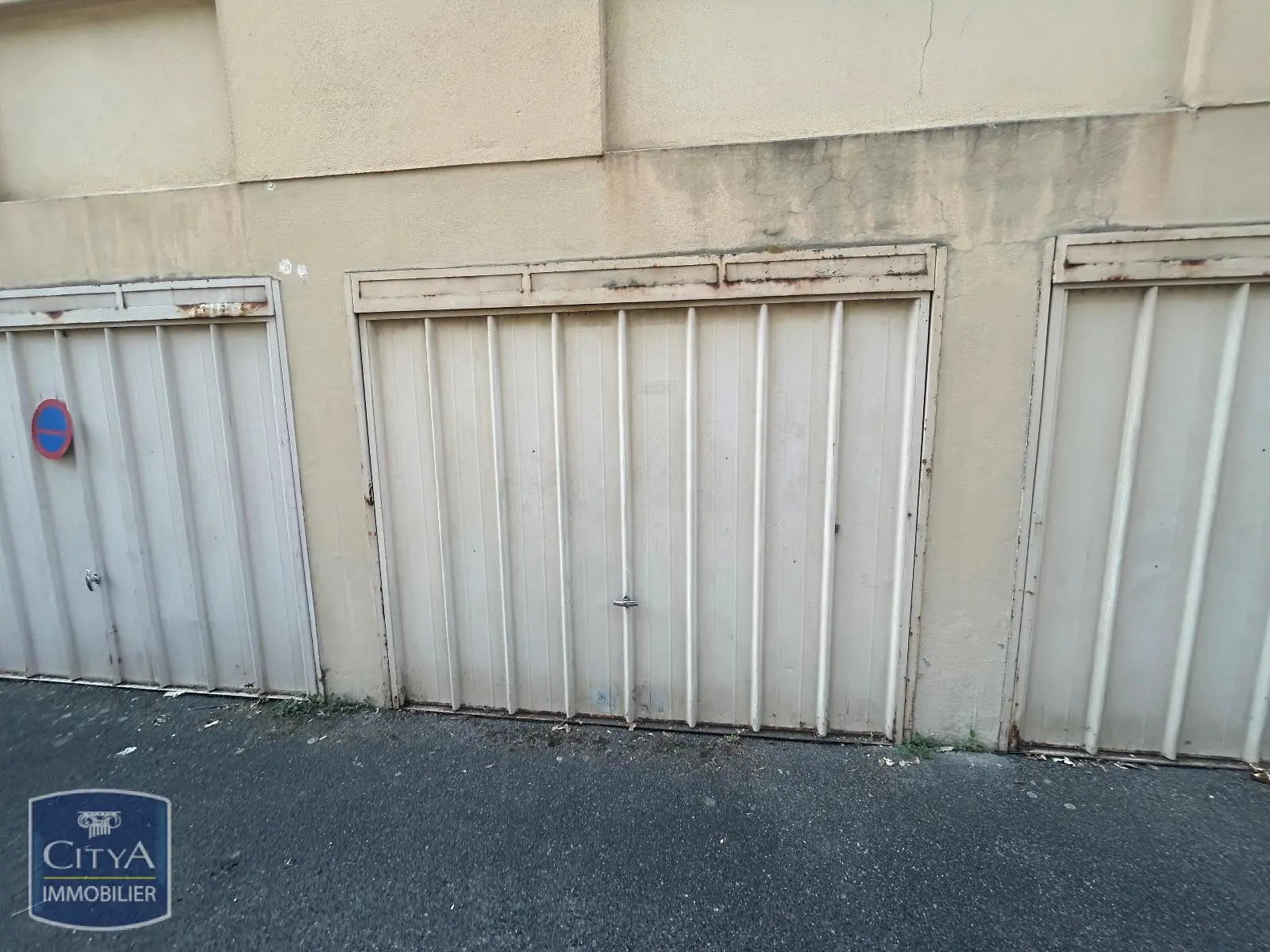 Photo 3 Parking