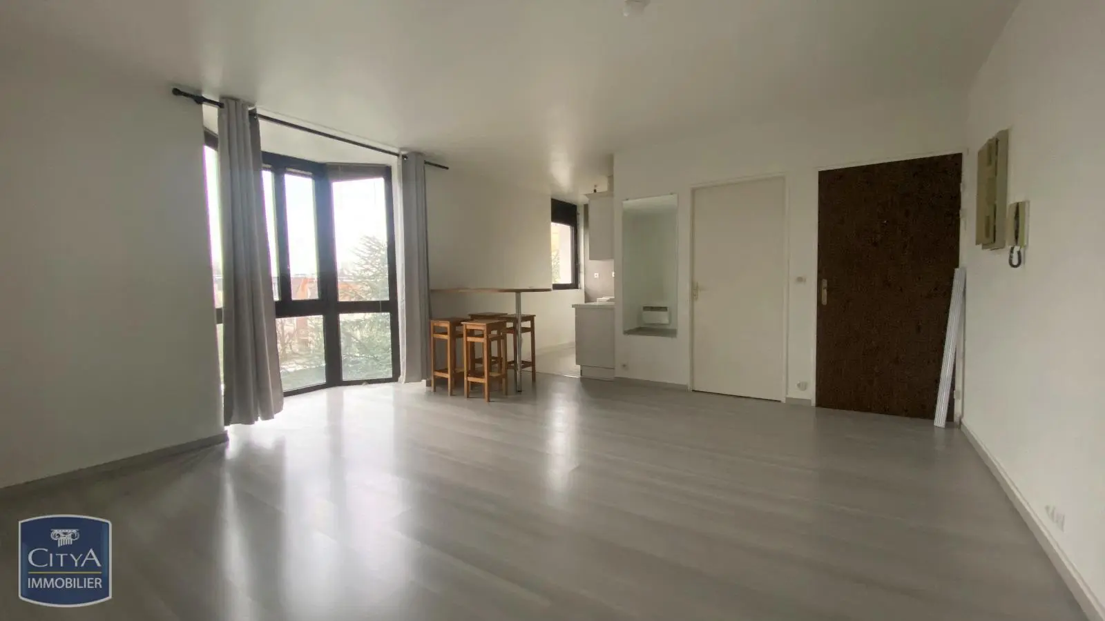 Photo 1 Appartement 1 pièce 32.97m²