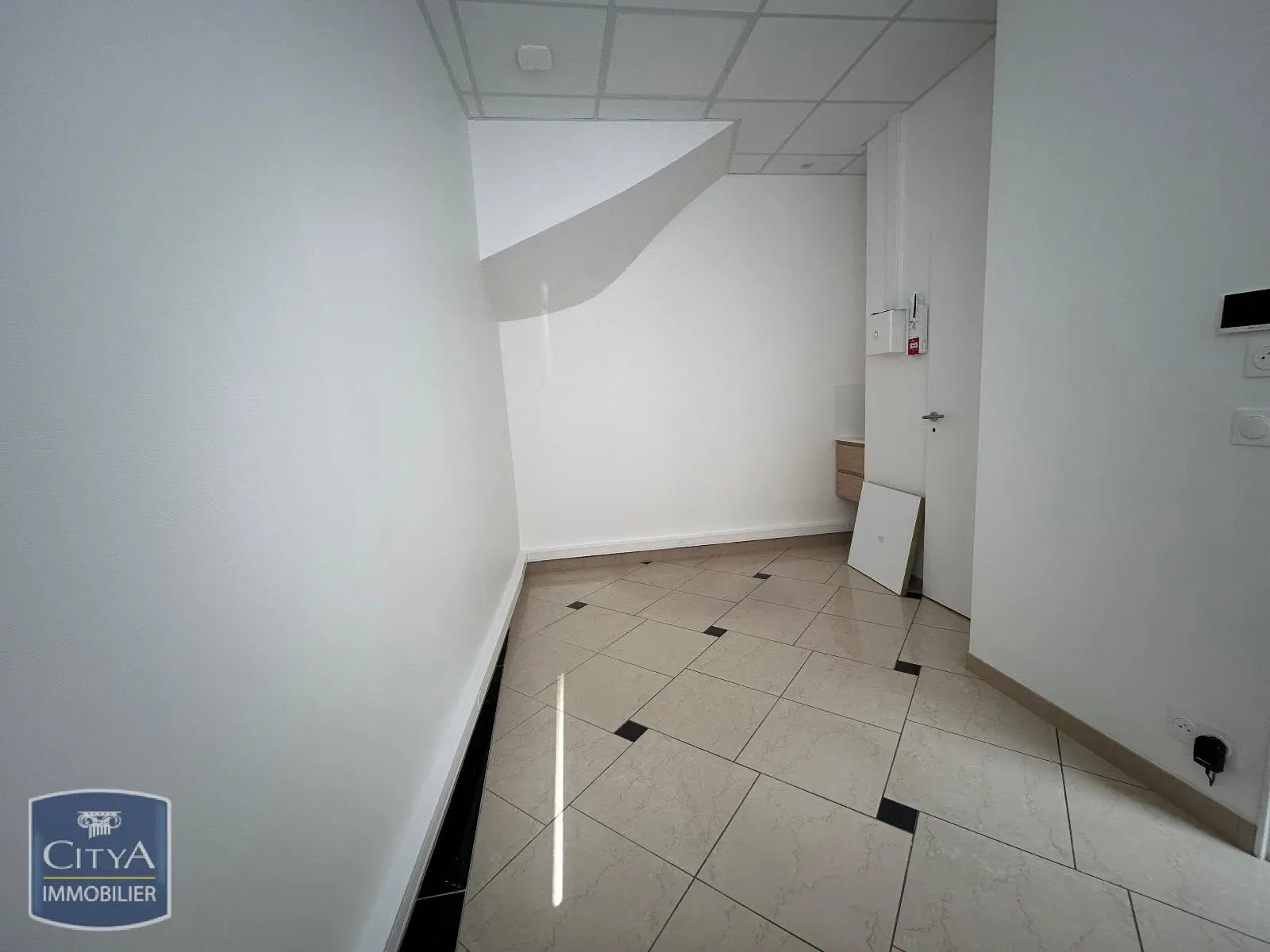 Photo 1 Local Professionnel 1 pièce