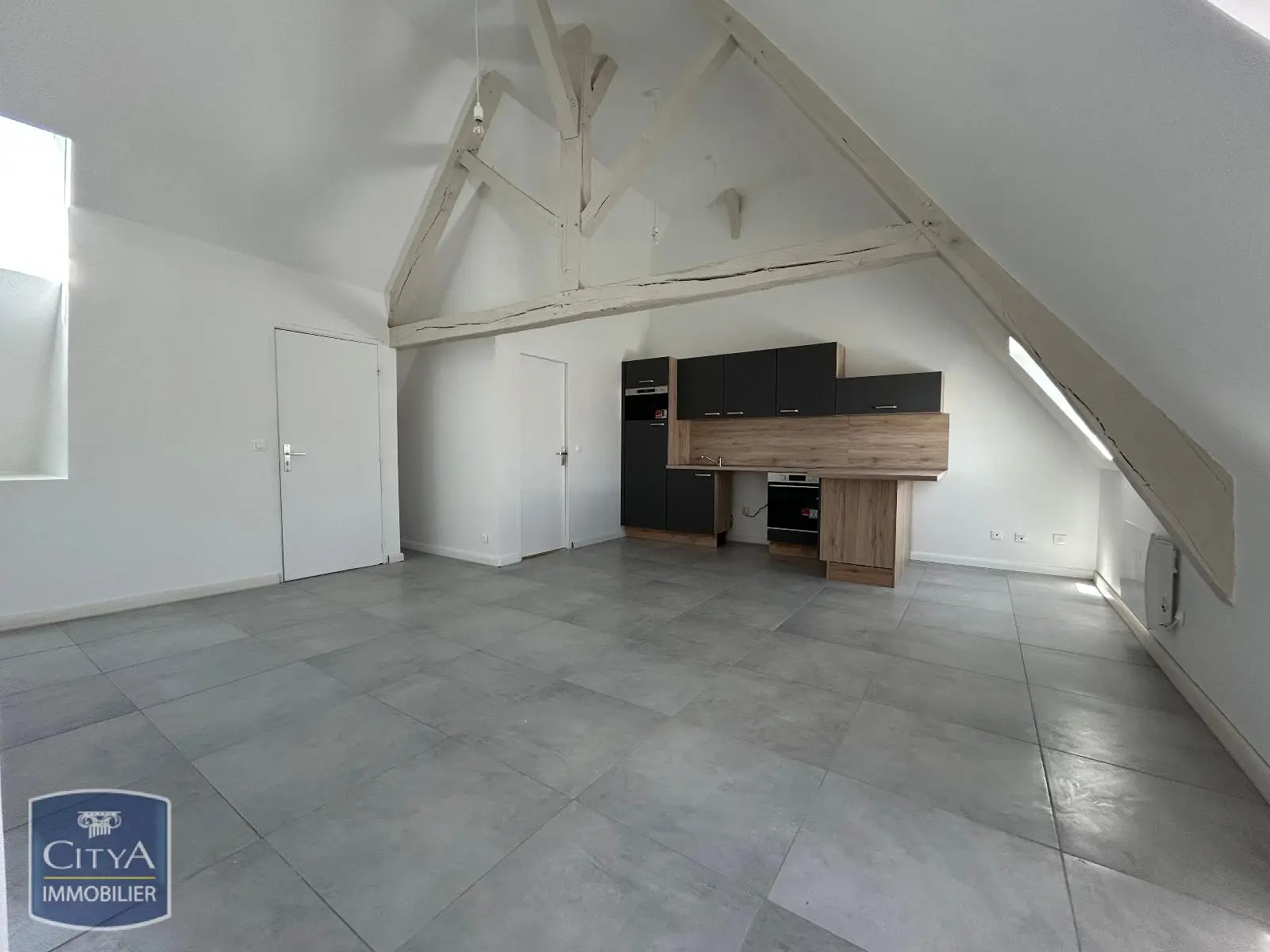 Photo 2 Appartement 1 pièce 31.58m²