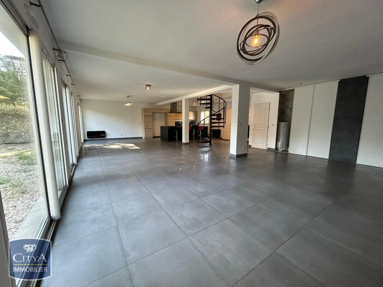 Photo 1 Maison 5 pièces 155.72m²
