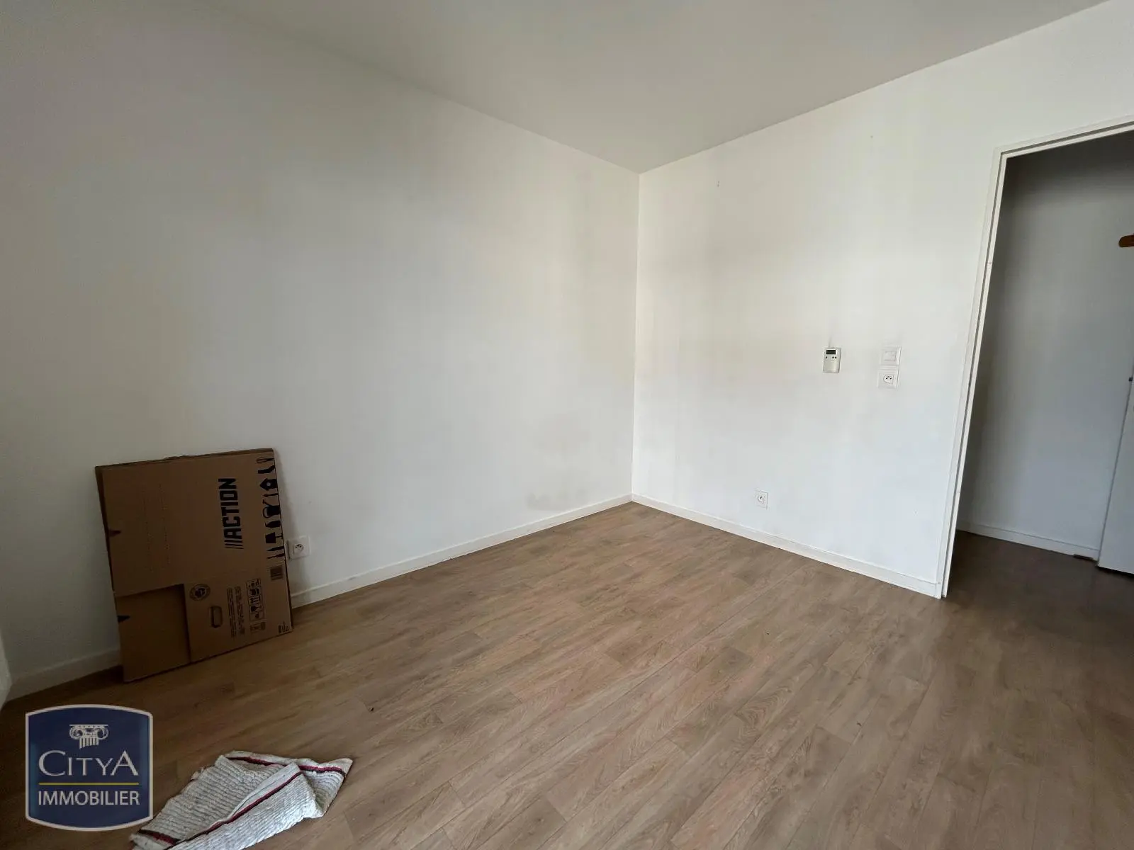 Photo 2 Appartement 1 pièce 27.48m²
