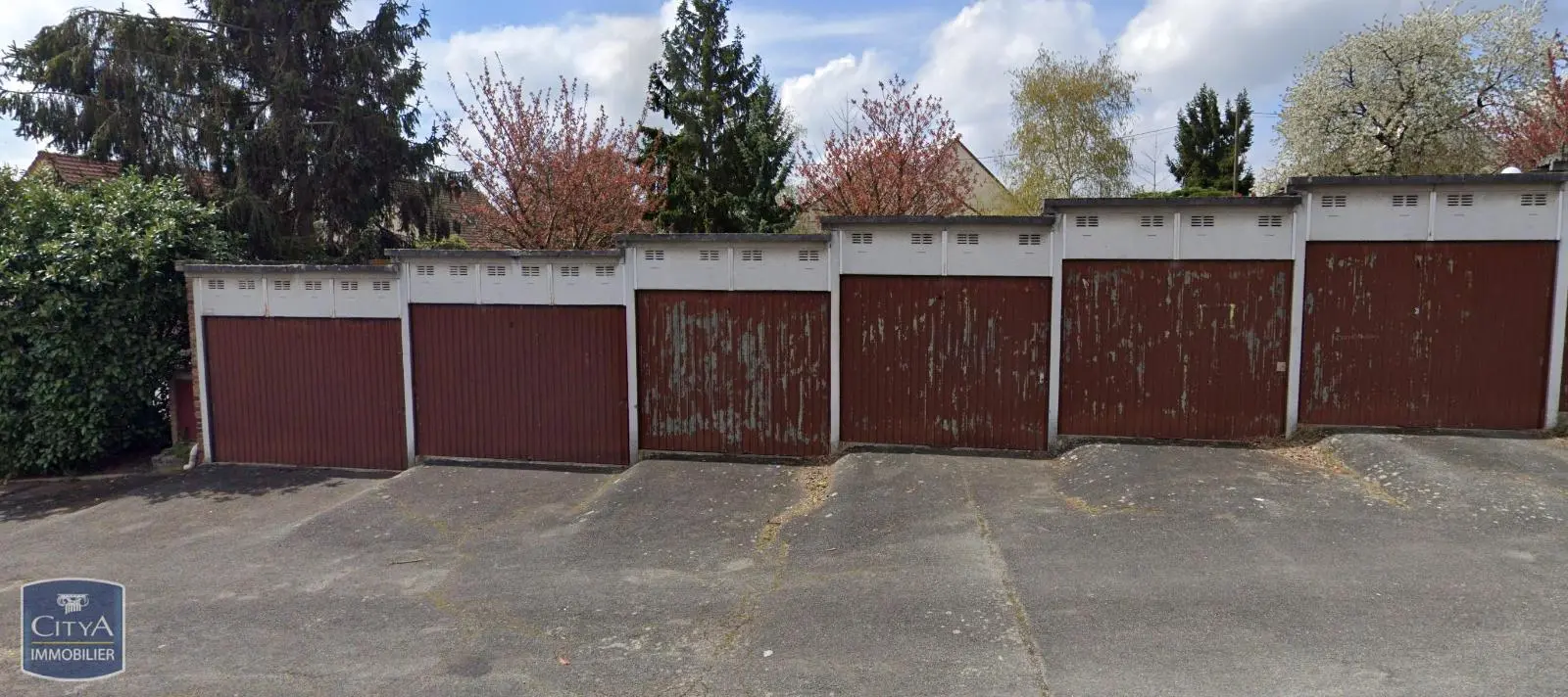 Photo 1 Parking