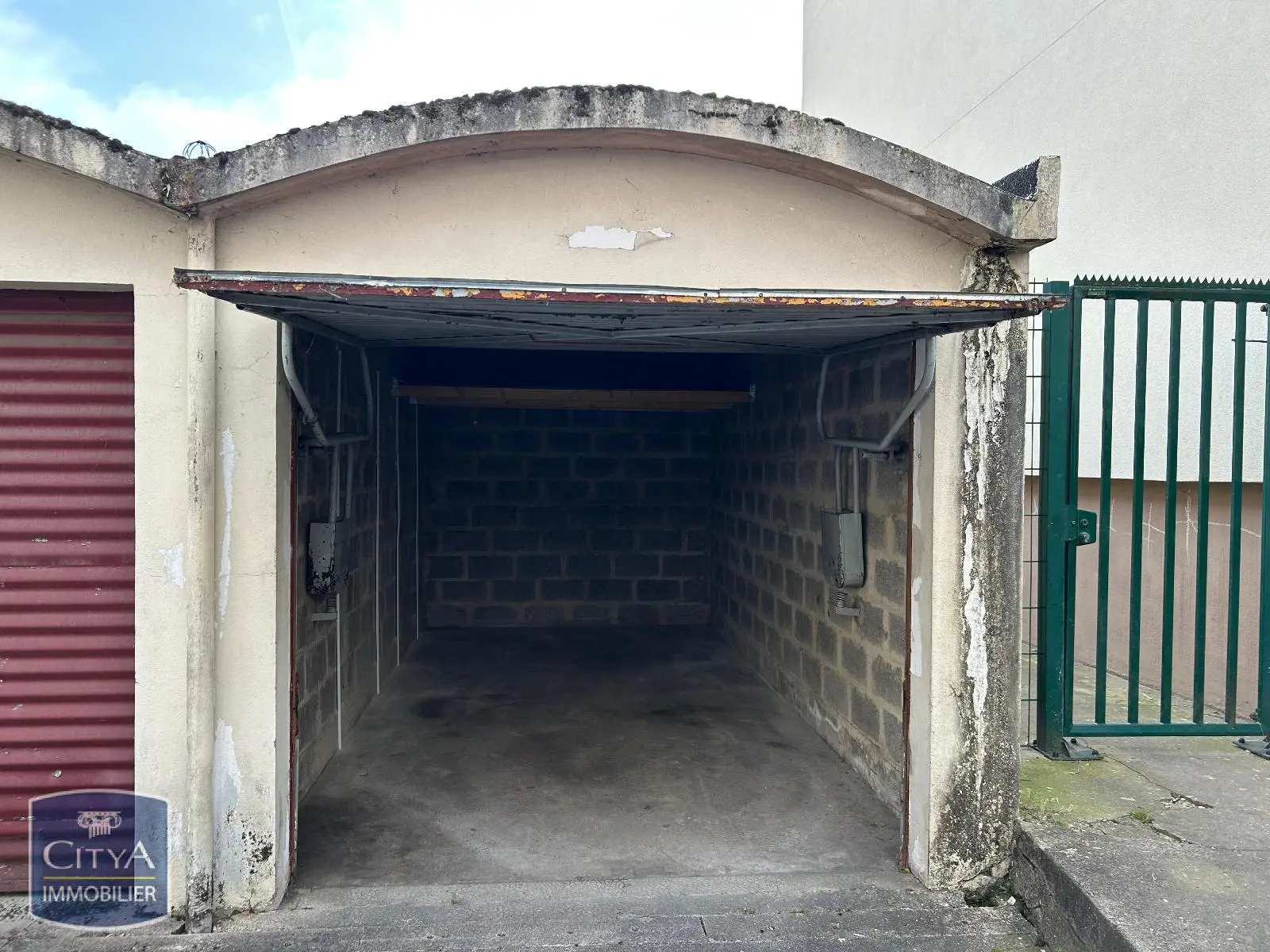 Photo 1 Parking