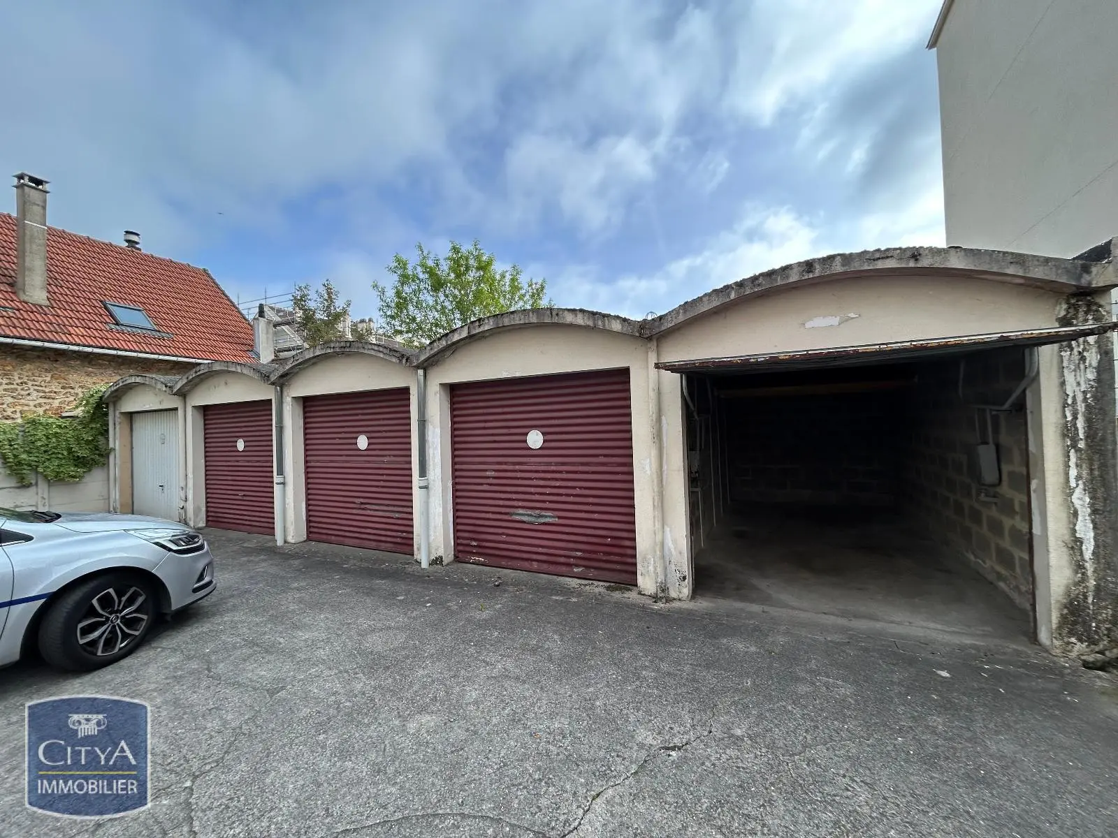 Photo 4 Parking
