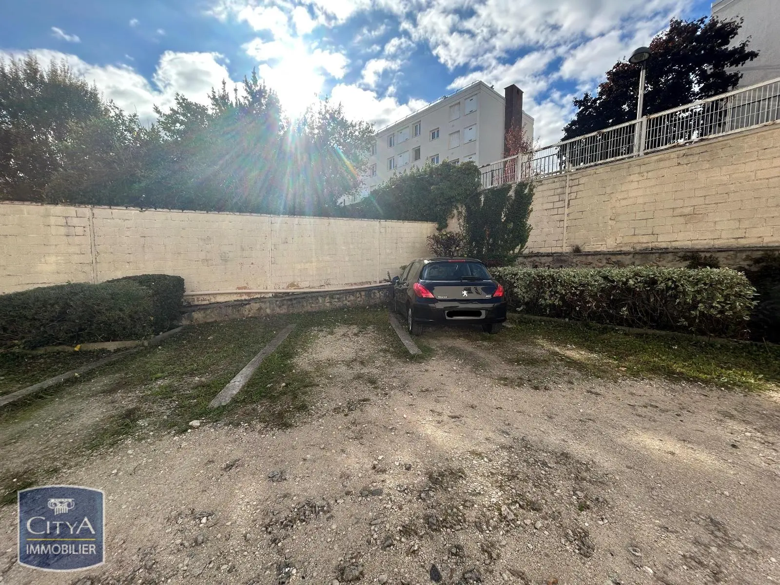 Photo 1 Parking