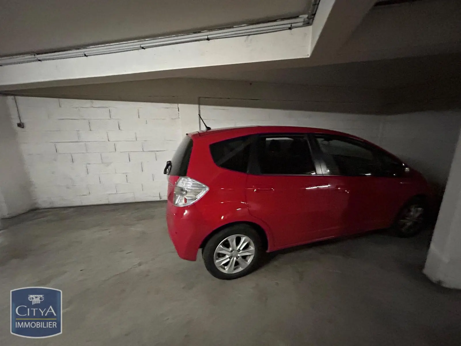 Photo 2 Parking