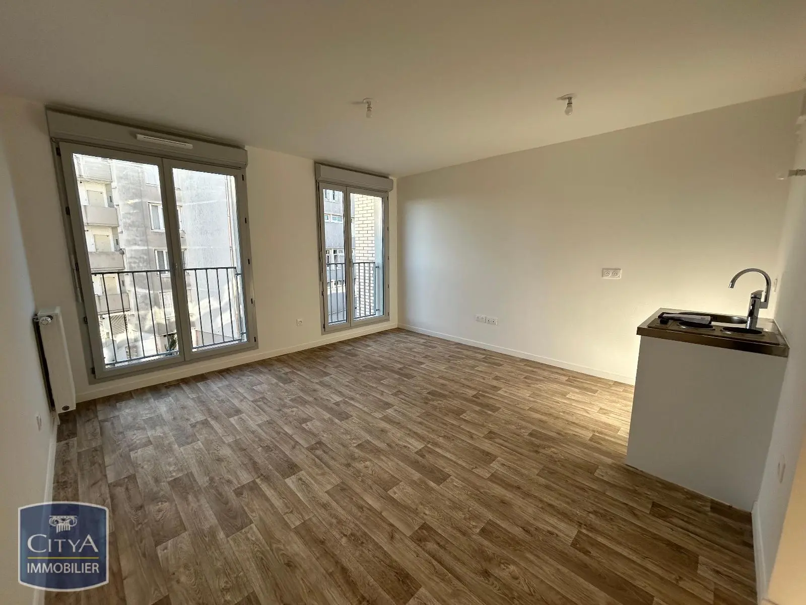 Photo 1 Appartement 1 pièce 27.5m²
