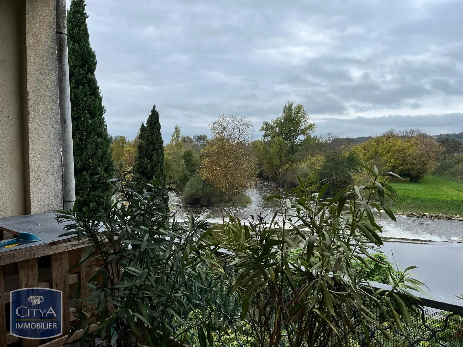 Photo 1 Immeuble 244.39m²