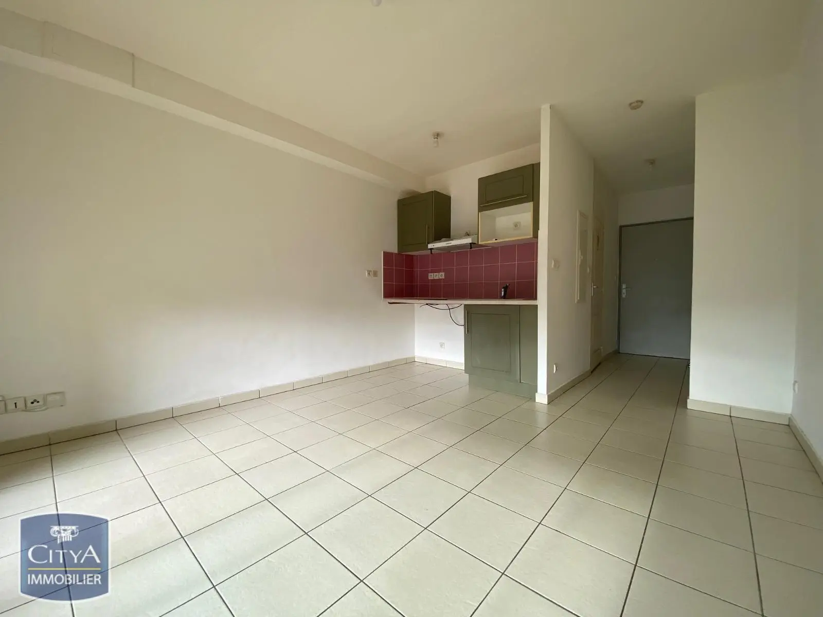 Photo 1 Appartement 1 pièce 23.56m²