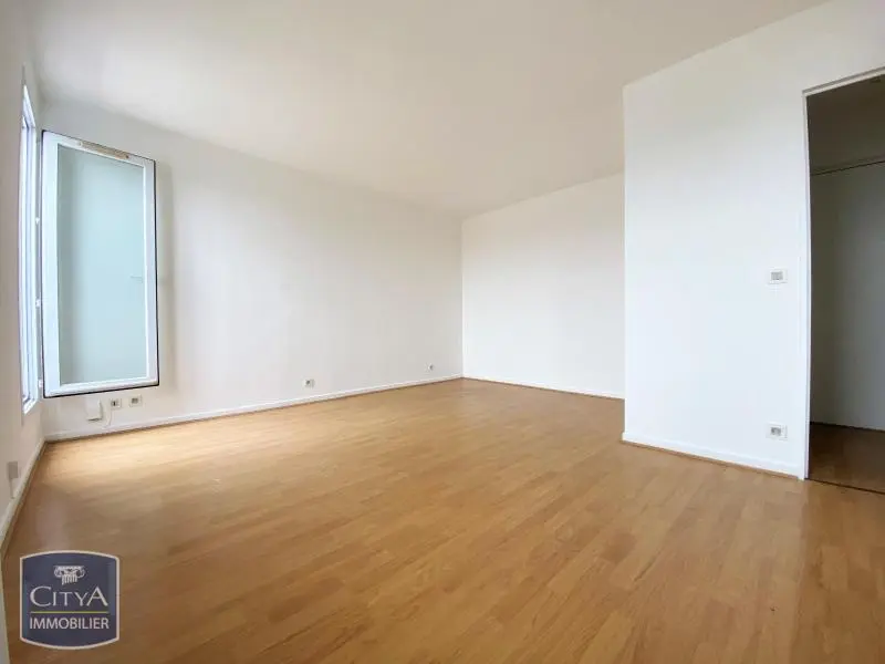 Photo 2 Appartement 1 pièce 30.61m²