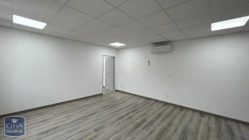 Photo Local Commercial 77.87m²